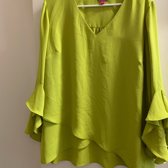Vince Camuto Vibrant Green Blouse - Picture 1 of 7